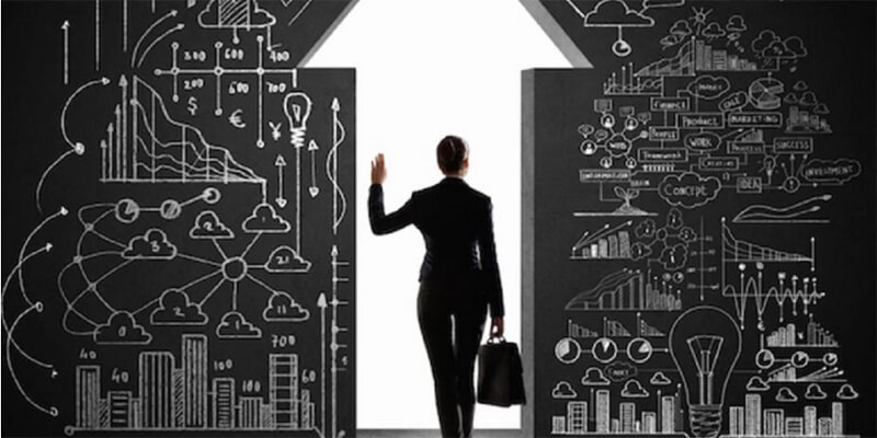 Femmes suivant une formation professionnelle dans un centre de formation à Oujda en 2025