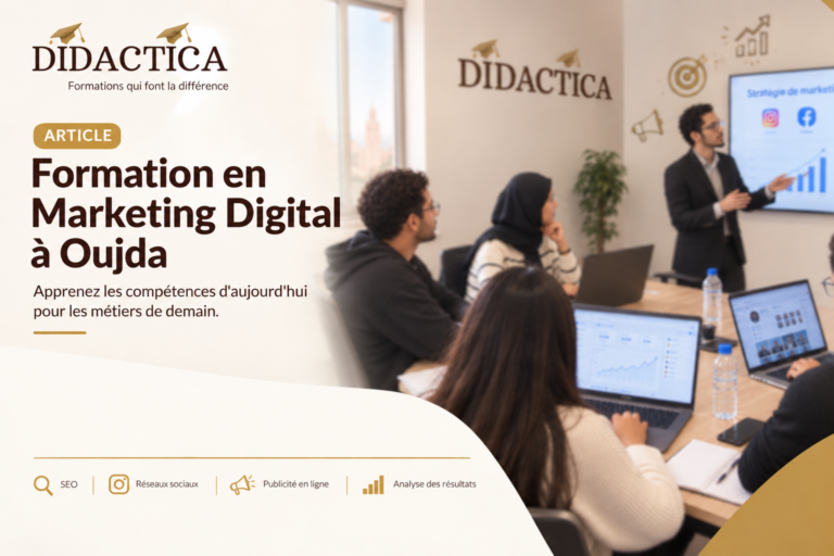 Formation en marketing digital à Oujda chez DIDACTICA, avec un formateur présentant une stratégie marketing à des étudiants.